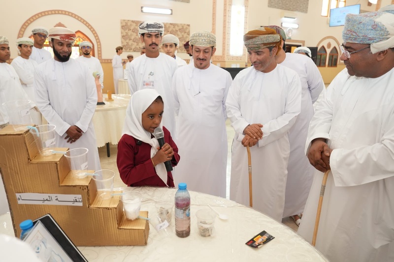 افتتاح معرض التجارب العملية بمجال المختبرات التطبيقية بمدرسة العباس بن عبدالمطلب للبنين