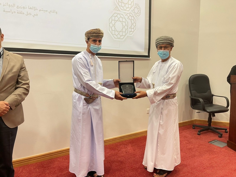 ختام مسابقة براعم الأدب بجامعة ظفار لطلبة المدارس