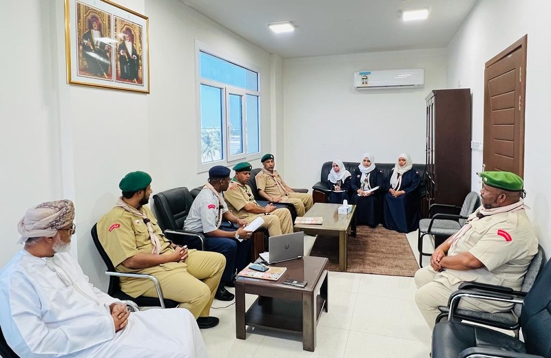   فريق لجنة الزيارات الإشرافية بالمديرية العامة للكشافة والمرشدات  يزور تعليمية ظفار 