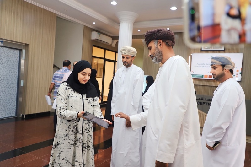 تعليمية ظفار تشارك في التصويت للهوية البصرية للمنظومة الإلكترونية لوزارة التربية والتعليم 