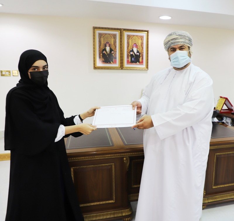 تكريم المشاركين في برنامج جلوب البيئي بتعليمية ظفار