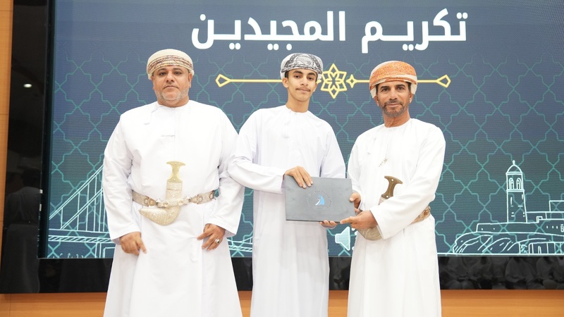 والي صور يرعى حفل تكريم المجيدين بمدارس الولاية للعام الدراسي 2025-2026م وتكريم الفائزين في مسابقة حماية المستهلك