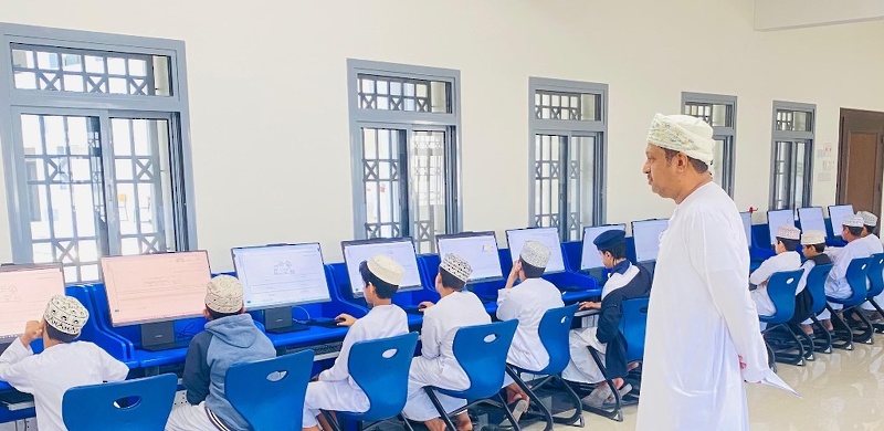 انطلاق التطبيق الفعلي للاختبارات الوطنية بمدارس تعليمية ظفار
