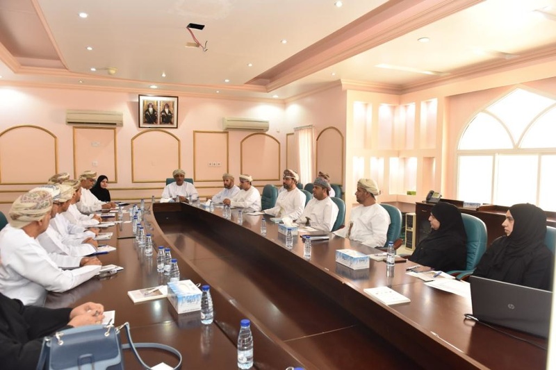 محافظ الظاهرة يستعرض الخطط والبرامج التربوية بتعليمية محافظة الظاهرة 