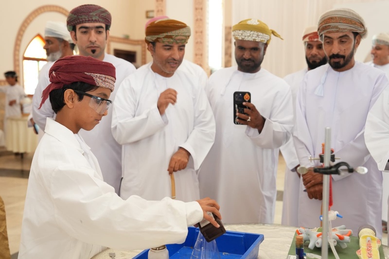 افتتاح معرض التجارب العملية بمجال المختبرات التطبيقية بمدرسة العباس بن عبدالمطلب للبنين