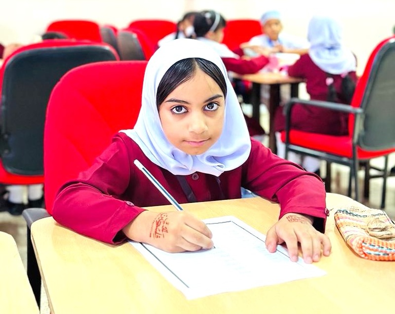 تنفيذ الجولة الختامية لمسابقة الإملاء في اللغة الإنجليزية بمدارس الحلقة الأولى بتعليمية ظفار