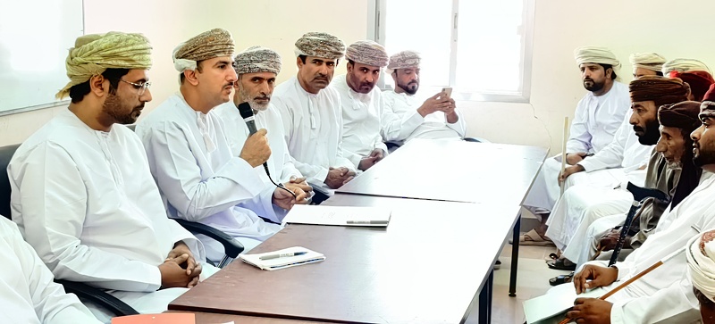 مدير عام تعليمية ظفار يزور مدرسة ميتن  للتعليم الاساسي 1-12 بولاية المزيونة