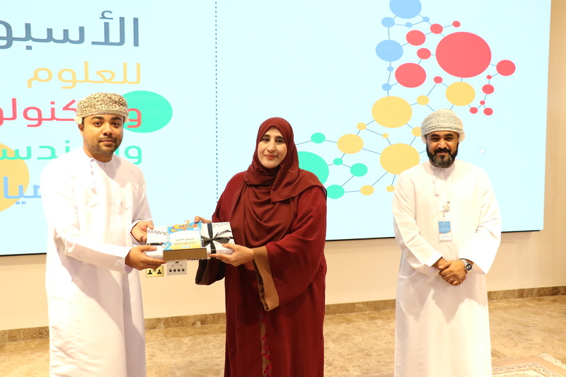 ختام برامج الأسبوع الوطني للعلوم والتكنلوجيا والهندسة والرياضيات بتعليمية جنوب الباطنة