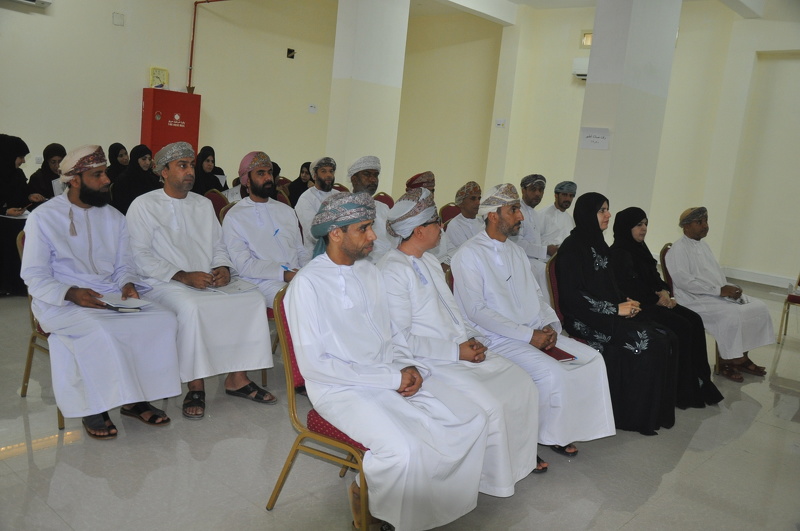 2800 طالباً وطالبة يتقدمون لامتحانات دبلوم التعليم العام موزعين على 22 مركزاً بمحافظة الظاهرة 