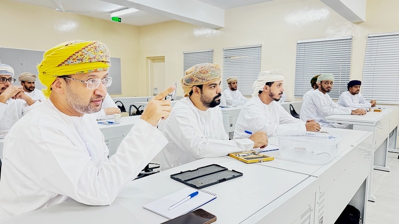 البرنامج التدريبي  في  المهارات الفنية لفنيي مختبرات العلوم في ظل التقانة المعاصرة بتعليمية ظفار 