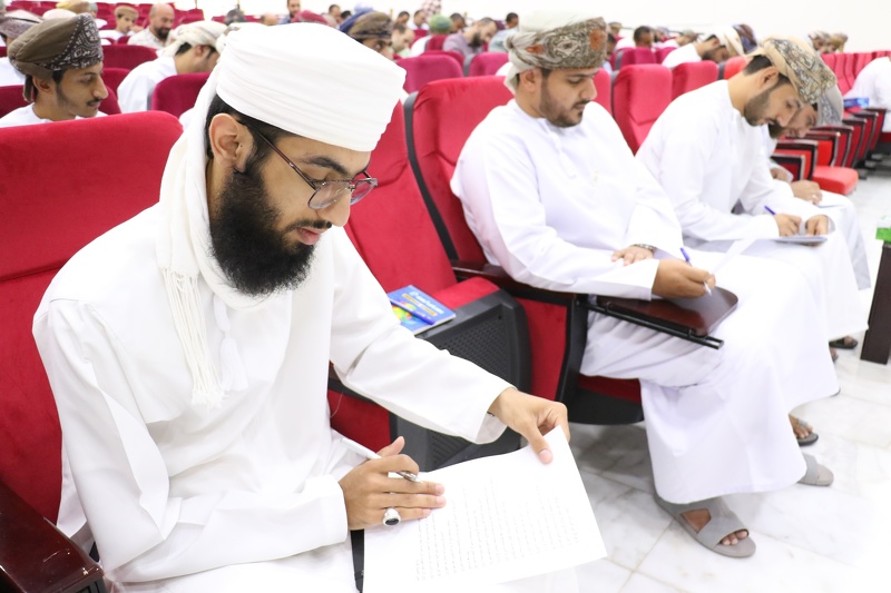 قسم التدريب والتأهيل يختتم حزمة البرامج التدريبية للعام 2024 بتعليمية جنوب الباطنة