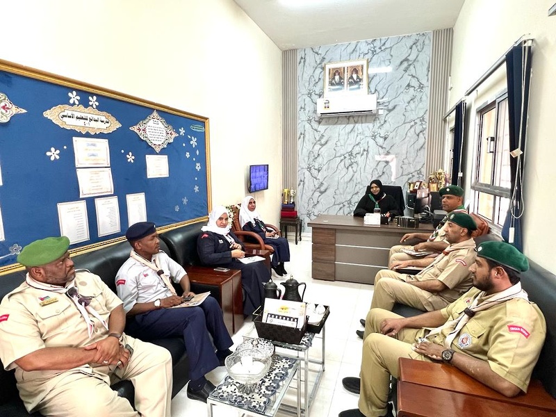   فريق لجنة الزيارات الإشرافية بالمديرية العامة للكشافة والمرشدات  يزور تعليمية ظفار 
