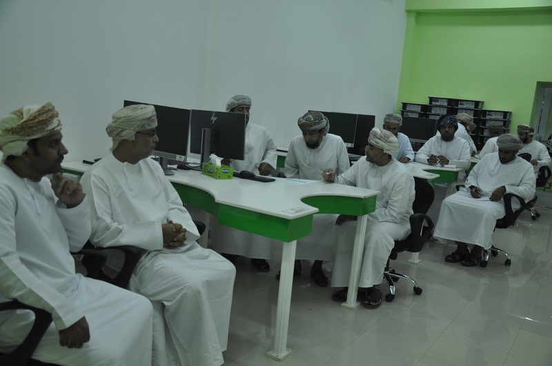 تنظيم حلقة عمل للموظفين بتعليمية محافظة الظاهرة 