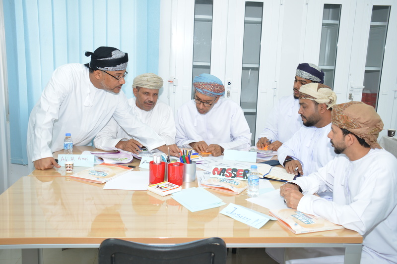 معلمو اللغة الإنجليزية في صور وجعلان يتلقون تدريباً مكثفاً لسلسلة مادة اللغة الإنجليزية 