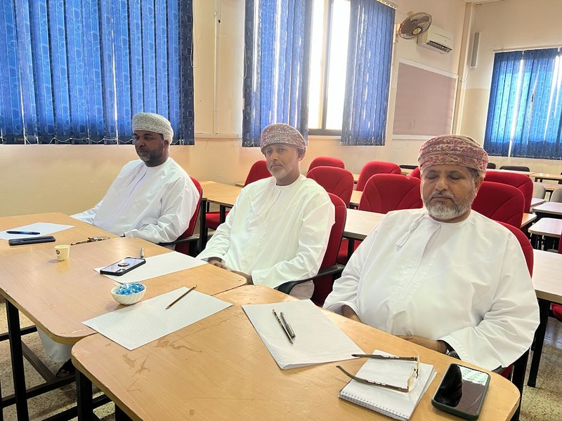 تعليمية ظفار تختتم اليوم تنفيذ ورشة الحقيبة التدريبية الثانية لمنظومة الإجادة لقياس الأداء الفردي