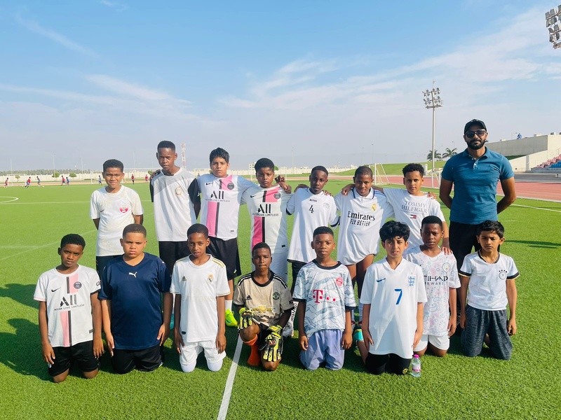 مدرسة السلطان قابوس تتوج ببطولة كرة القدم لمدارس تعليمية ظفار .