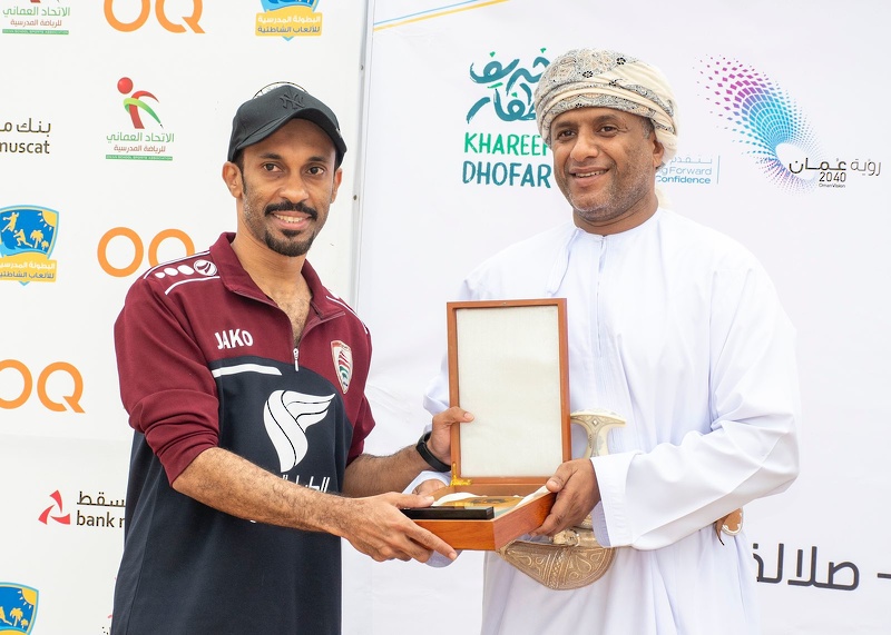 الداخلية بطل اليد وشمال الباطنة بطل الكرة الطائرة في ختام البطولة المدرسية للألعاب الشاطئية