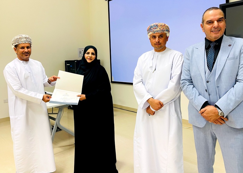 تعليمية ظفار تختتم برنامج التخطيط التشغيلي لرؤساء الأقسام