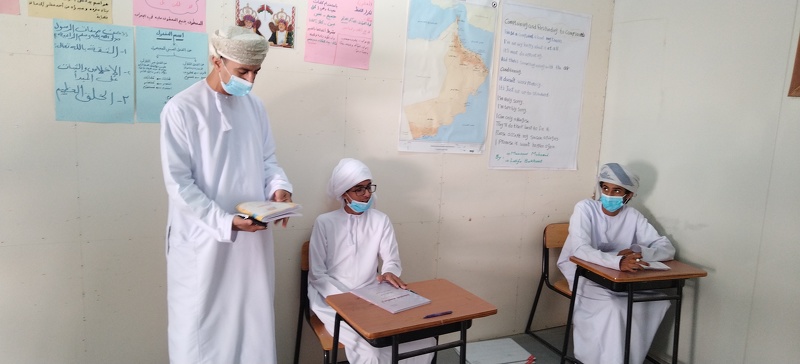 مدير عام تعليمية ظفار يختتم زيارته لعدد من مدارس ولايتي مقشن وثمريت