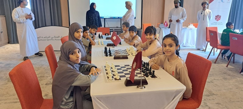 فريق مدرسة مجان للشطرنج يستهل مشاركته في نهائيات دوري المدارس بمسقط بأداء واعد