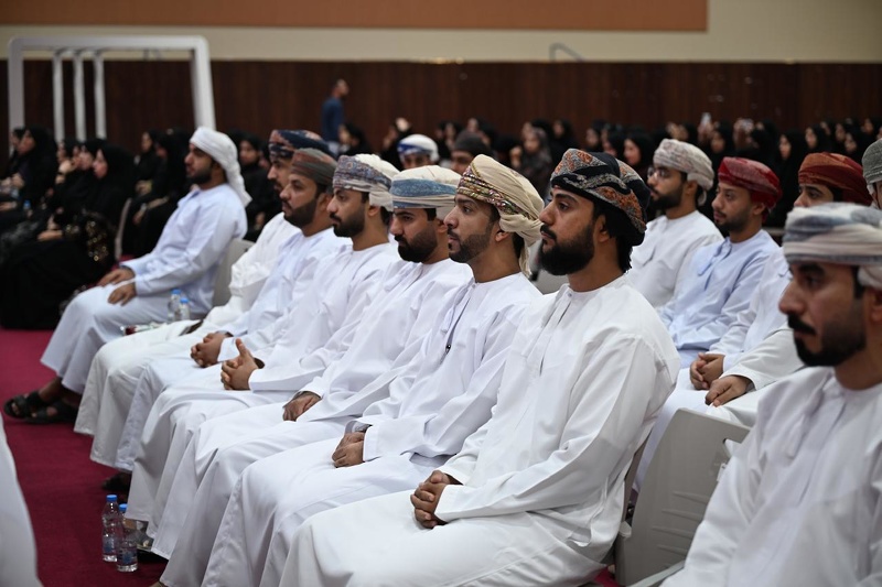 الاحتفال بتخريج الدفعة السابعة من المعهد التخصصي للتدريب المهني للمعلمين بتعليمية محافظة الظاهرة 