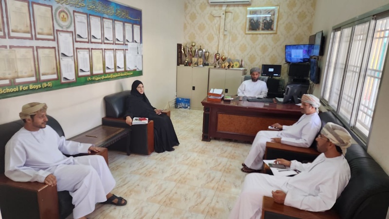 متابعة تطبيق الخطة التنفيذية لتحسين البيئة المدرسية في المدارس التي تعمل بنظام الفترتين بتعليمية ظفار