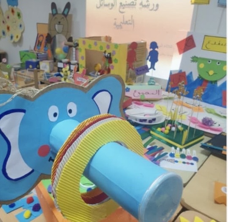 تنظم ورشة تدريبية لتصنيع الوسائل التعليمية بتعليمية ظفار