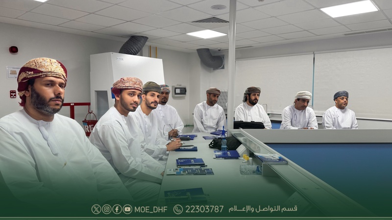 برنامجًا تدريبيًا لمشرفي وأخصائي وفني مختبرات العلوم بتعليمية ظفار