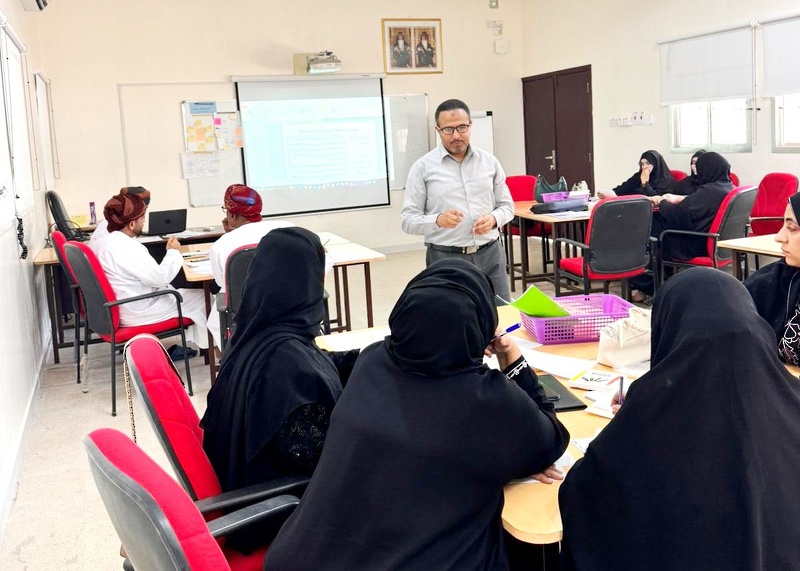 تنفيذ برنامج القراءة المتدرجة والقراءة المستقلة بتعليمية ظفار