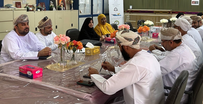 زيارة فريق الإشراف التربوي المركزي لمدارس تعليمية البريمي المطبقة للمنهجية