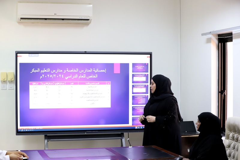 الفريق الوزاري من المديرية العامة للمدارس الخاصة يختتم زياراته لتعليمية في ظفار