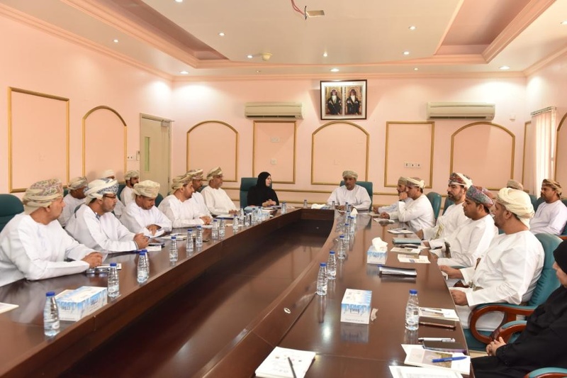 محافظ الظاهرة يستعرض الخطط والبرامج التربوية بتعليمية محافظة الظاهرة 