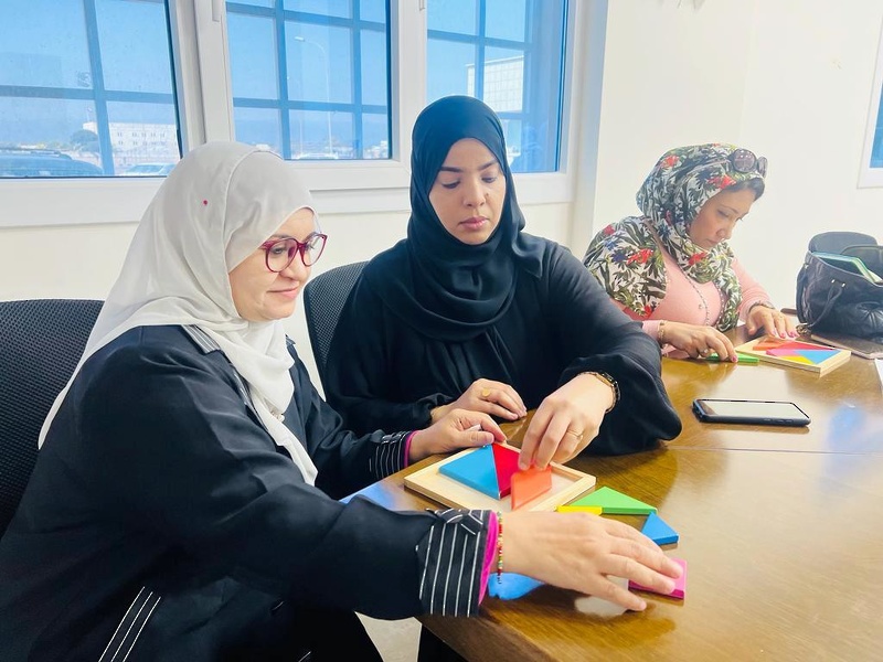 تعليمية ظفار تنظم برنامج الورش التدريبية لطلبة التربية الخاصة والتعليم المستمر احتفالا باليوم العالمي للإعاقة