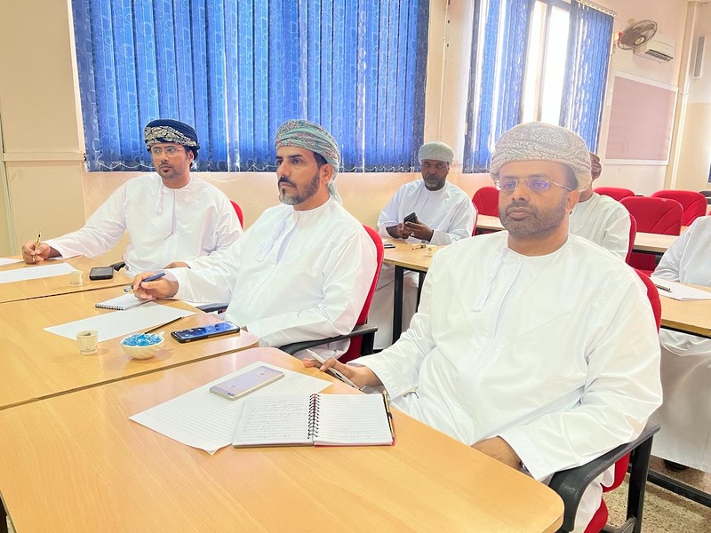 تعليمية ظفار تختتم اليوم تنفيذ ورشة الحقيبة التدريبية الثانية لمنظومة الإجادة لقياس الأداء الفردي