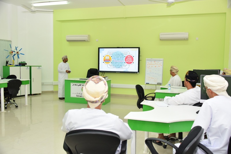 تنظيم برنامج إدارة الوثائق العامة بتعليمية محافظة الظاهرة