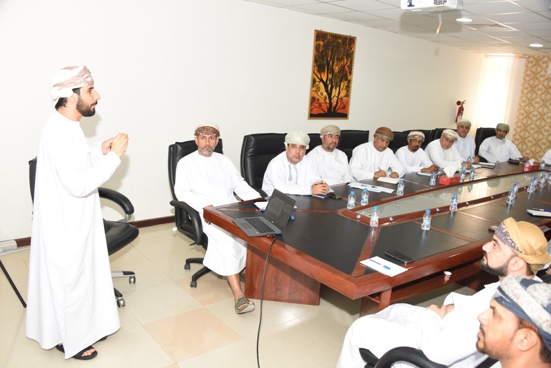 فريق التخطيط بوزارة التربية والتعليم يناقش الخطة الخمسية الحادية عشرة مع مسؤولي تعليمية جنوب الشرقية