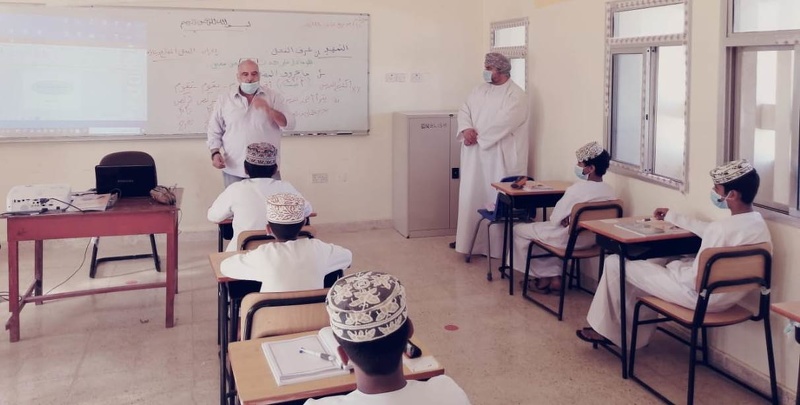 مدير عام تعليمية ظفار يزور عدد من مدارس ولاية صلالة