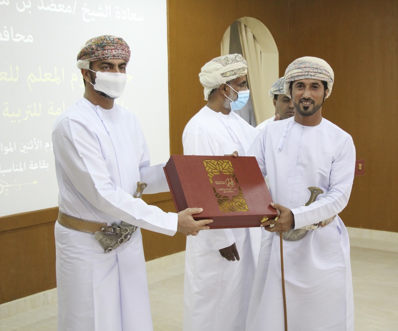 تكريم 74 مجيدا في احتفال يوم المعلم ب 