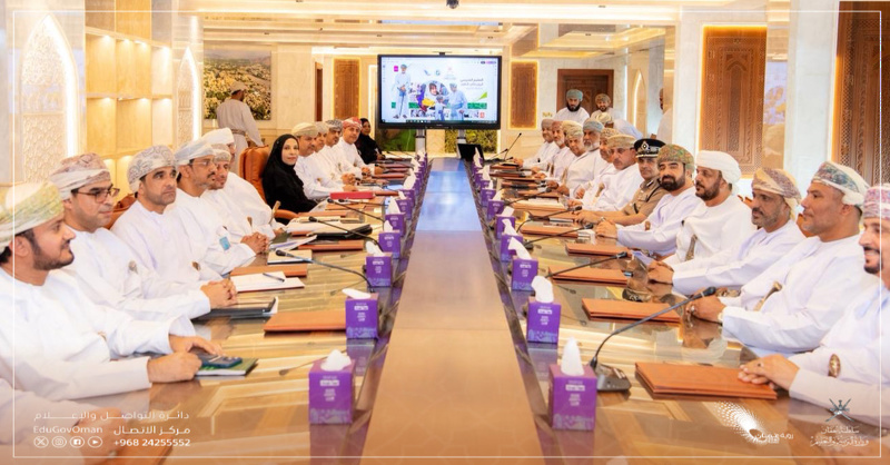 وزيرة التربية والتعليم تلتقي بمحافظ الداخلية، وتستعرض المشاريع التطويرية للتعليم