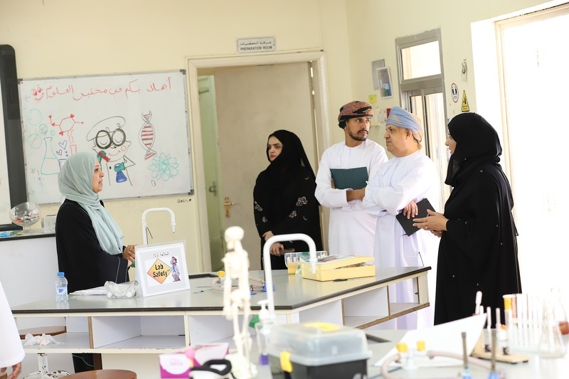 المديرة العامة لتعليمية ظفار تزور عدد من مدارس الشريط الجبلي بولاية صلالة