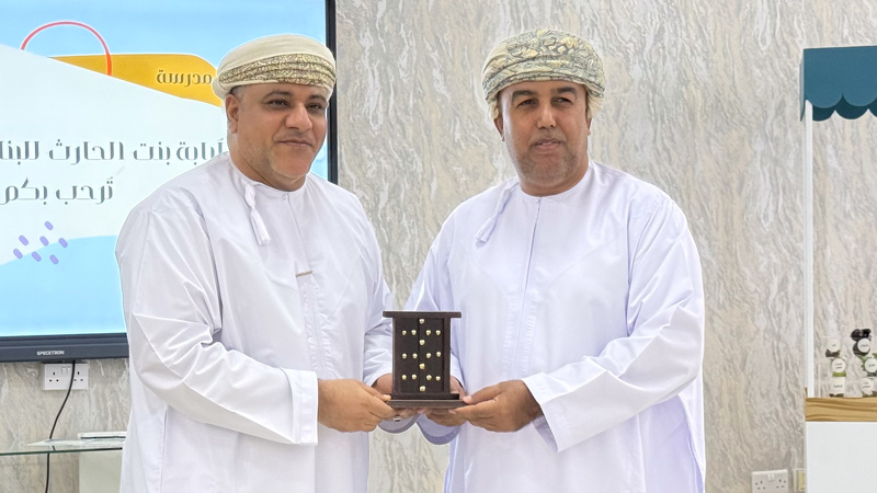 تبادل الخبرات بين تعليميتي جنوب الشرقية وشمال الباطنة لتعزيز التكامل المهني