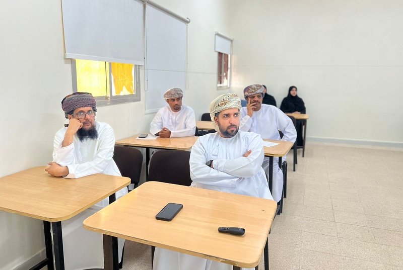 تدريب ١٦ من مدراء المدراس والأخصائيين الاجتماعيين على مهارات التواصل بلغة الاشارة المطبقة لبرنامج الدمج السمعي