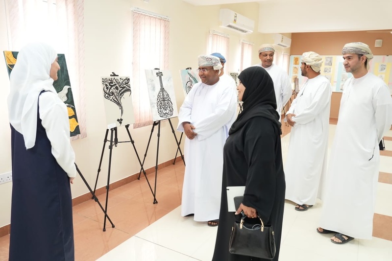 افتتاح المعرض الفني( قطرة لون ) بمدرسة الكامل للتعليم الأساسي