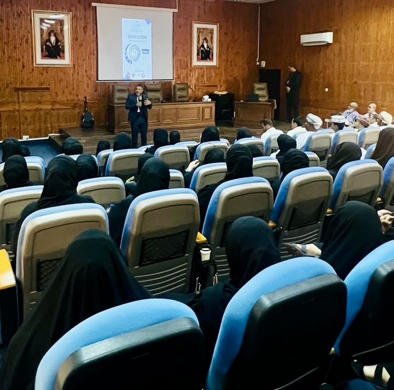 تنفيذ ملتقى معلمي اللغة الانجليزية بتعليمية ظفار 