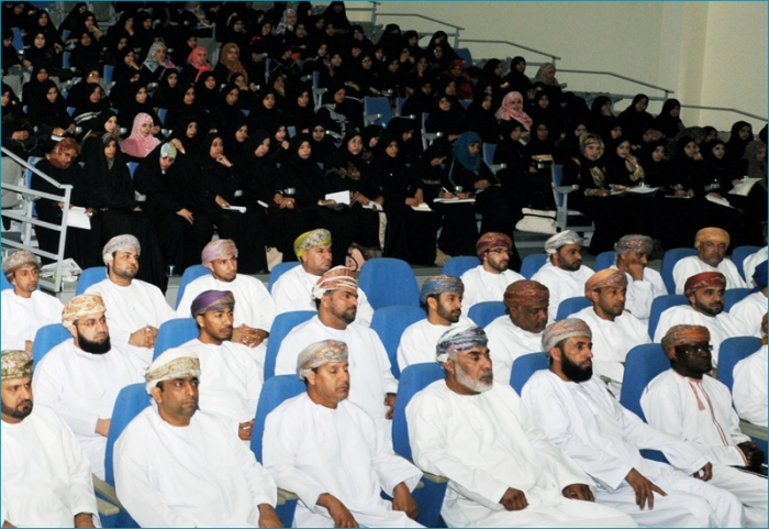 لجنة التحصيل الدراسي بوزارة التربية والتعليم تناقش تحديات العمل ومتطلباته بتعليمية محافظة شمال الباطنة 