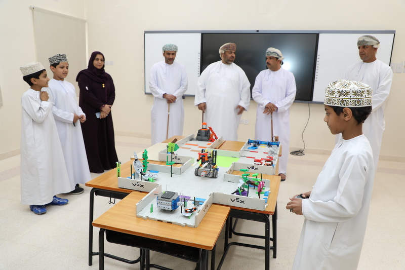 تحت رعاية والي بهلاء.. مدرسة 