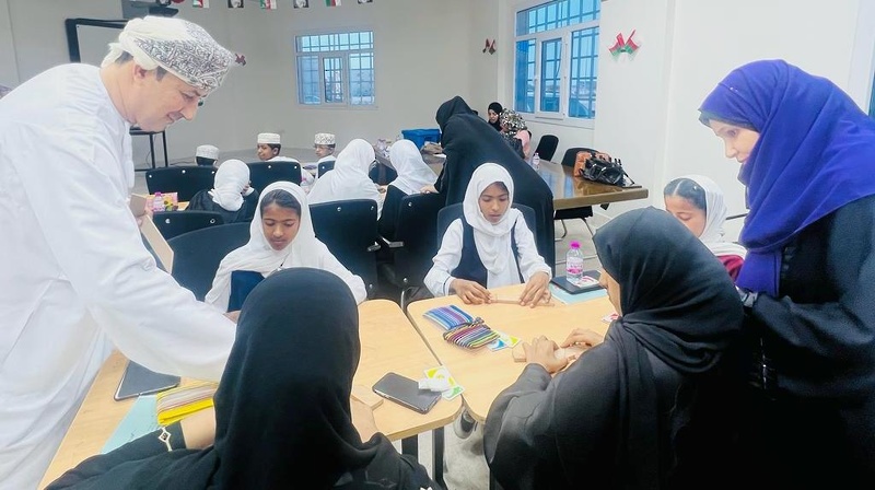 تعليمية ظفار تنظم برنامج الورش التدريبية لطلبة التربية الخاصة والتعليم المستمر احتفالا باليوم العالمي للإعاقة