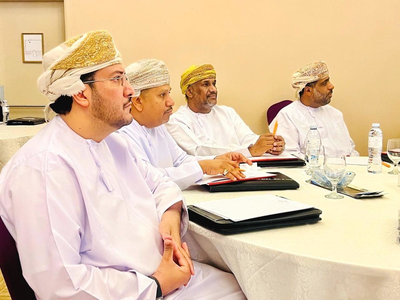 تنفيذ برنامج تدريبي حول الإدارة المالية بتعليمية ظفار