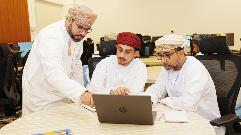 برنامجاً تدريبياً متقدماً في مايكروسوفت إكسل بتعليمية جنوب الشرقية