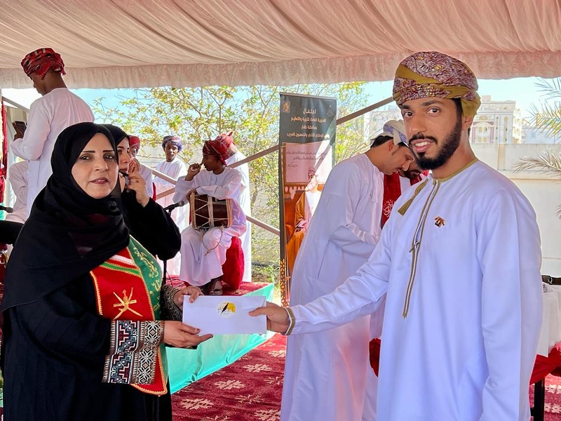      تعليمية ظفار تحتفل بالعيد الوطني الــ 52 المجيد